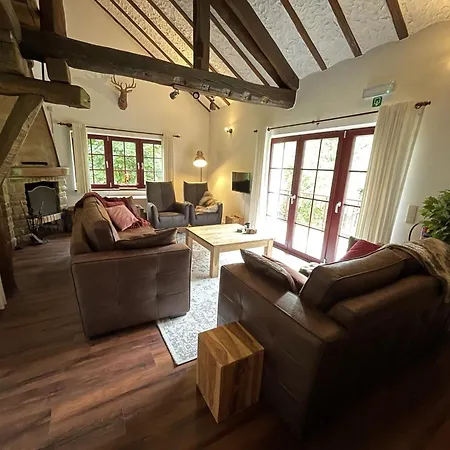 Ardennes With Riverside Garden And Views, Cleaning Included Ferienhaus